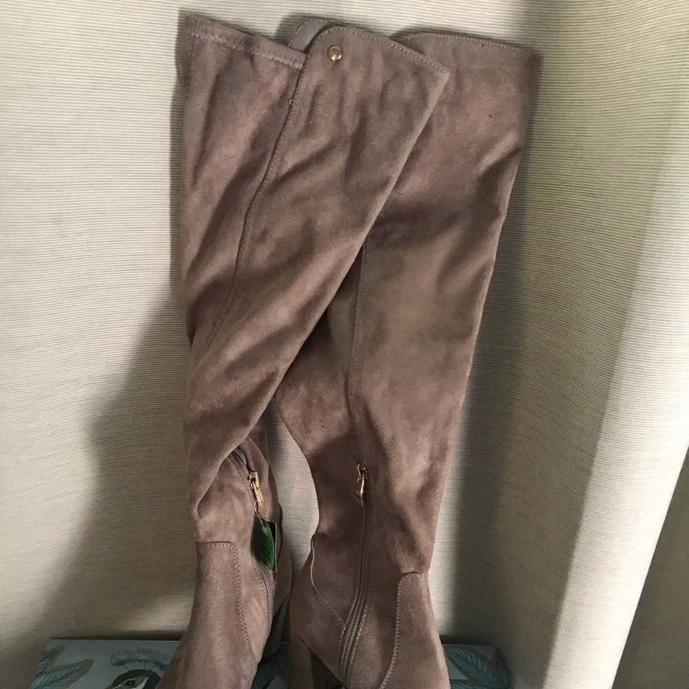 Boots - Picture 2 of 3